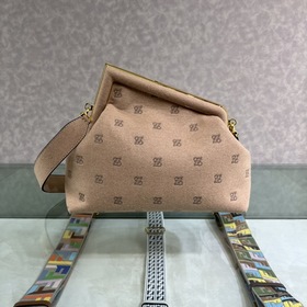 FENDI First большая сумка Изготовлена из фланели с вышитым узоро