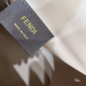 FENDI First большая сумка Изготовлена из фланели с вышитым узоро