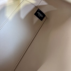FENDI First большая сумка Изготовлена из фланели с вышитым узоро