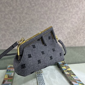 FENDI First маленькая сумка Изготовлена из фланели с вышитым узор