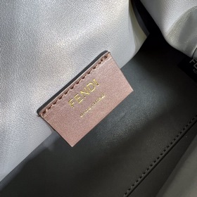 FENDI First маленькая сумка Изготовлена из фланели с вышитым узор