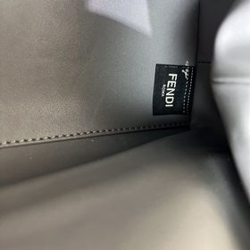 FENDI First маленькая сумка Изготовлена из фланели с вышитым узор