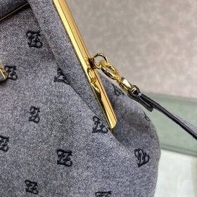 FENDI First большая сумка Изготовлена из фланели с вышитым узором