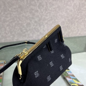 FENDI First маленькая сумка Изготовлена из фланели с вышитым узор
