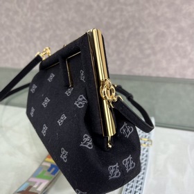 FENDI First маленькая сумка Изготовлена из фланели с вышитым узор
