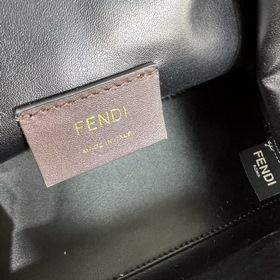 FENDI First маленькая сумка Изготовлена из фланели с вышитым узор