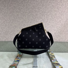FENDI First большая сумка Изготовлена из фланели с вышитым узором