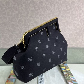 FENDI First большая сумка Изготовлена из фланели с вышитым узором