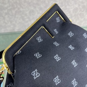 FENDI First большая сумка Изготовлена из фланели с вышитым узором
