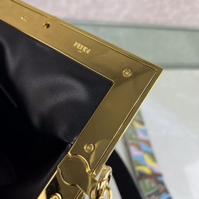 FENDI First большая сумка Изготовлена из фланели с вышитым узором