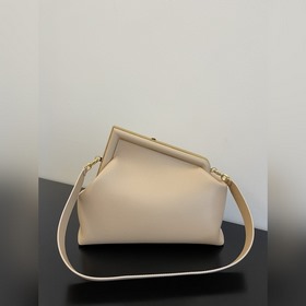 Сумка FENDI First среднего размера, светло-розового цвета Мягкая 