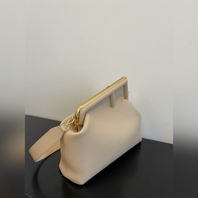 Сумка FENDI First среднего размера, светло-розового цвета Мягкая 