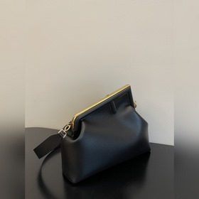 Средняя сумка FENDI First Черный Мягкая черная кожа наппа, фиксир