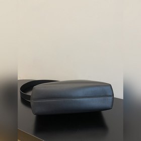 Средняя сумка FENDI First Черный Мягкая черная кожа наппа, фиксир