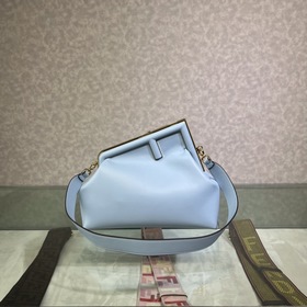 Сумка FENDI First среднего размера, светло-голубая Мягкая светло-