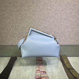 Сумка FENDI First среднего размера, светло-голубая Мягкая светло-