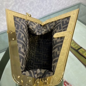 Сумка FENDI First среднего размера, светло-голубая Мягкая светло-