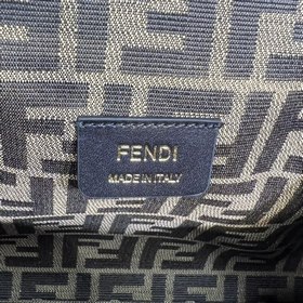 Сумка FENDI First среднего размера, светло-голубая Мягкая светло-