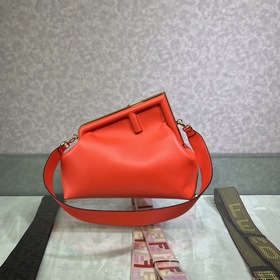 Сумка FENDI First среднего размера, красная Мягкая кожа наппа кра