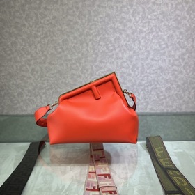 Сумка FENDI First среднего размера, красная Мягкая кожа наппа кра