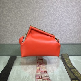 Сумка FENDI First среднего размера, красная Мягкая кожа наппа кра