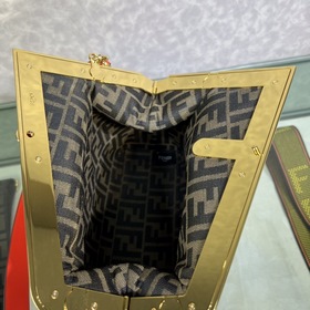 Сумка FENDI First среднего размера, красная Мягкая кожа наппа кра