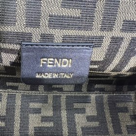 FENDI First маленькая сумка темно-зеленая Изготовлена из мягкой к