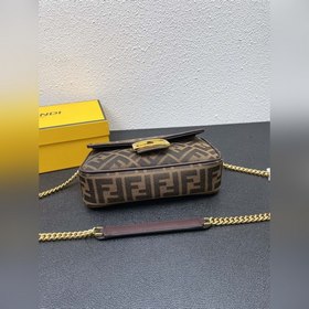 Сумка FENDI BAGUETTE с плечевым ремнем на цепочке Модель： 2330# 