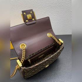 Сумка FENDI BAGUETTE с плечевым ремнем на цепочке Модель： 2330# 