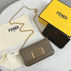 FENDI Геометрическая мини-сумка Серый Изготовлена из телячьей кож