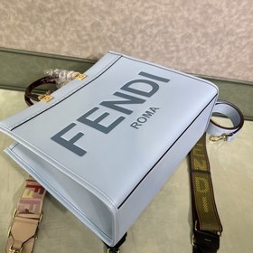 Сумка FENDI Sunshine среднего размера из светло-голубой кожи Изг