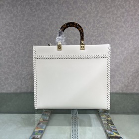 Сумка FENDI Sunshine среднего размера из белой кожи Сумка-тоут Из