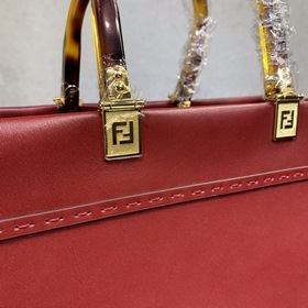 FENDI Большая сумка для покупок с ручками, бордо Изготовлена из и