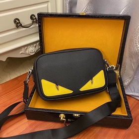 Fendi - Fendi Маленькая сумка через плечо из импортной телячьей