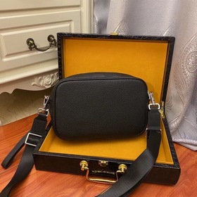 Fendi - Fendi Маленькая сумка через плечо из импортной телячьей 