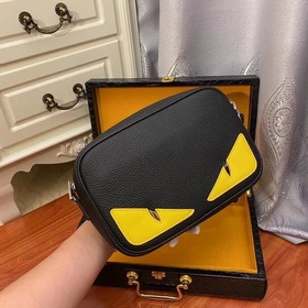 Fendi - Fendi Маленькая сумка через плечо из импортной телячьей 