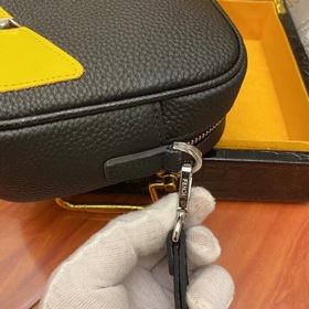 Fendi - Fendi Маленькая сумка через плечо из импортной телячьей 
