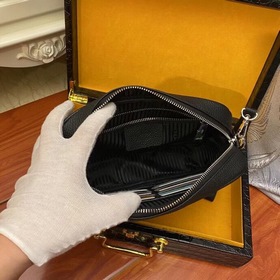 Fendi - Fendi Маленькая сумка через плечо из импортной телячьей 