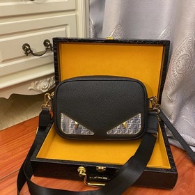 Fendi - Fendi Маленькая сумка через плечо из импортной телячьей
