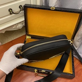 Fendi - Fendi Маленькая сумка через плечо из импортной телячьей 