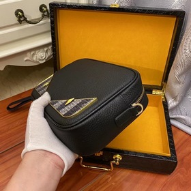 Fendi - Fendi Маленькая сумка через плечо из импортной телячьей 
