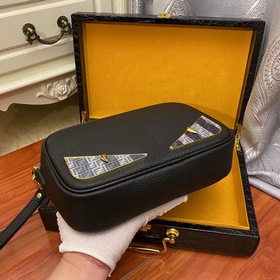 Fendi - Fendi Маленькая сумка через плечо из импортной телячьей 