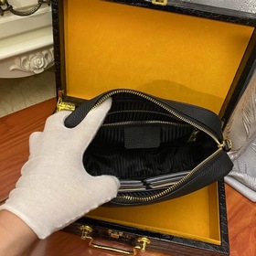 Fendi - Fendi Маленькая сумка через плечо из импортной телячьей 