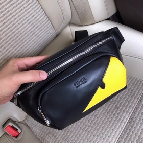 Fendi Модель A08696 Поясная сумка Эта модель изготовлена из импор