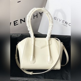 Givenchy Классическая сумка из кожи Antignoa Артикул 19901150 Из