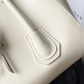 Givenchy Классическая сумка из кожи Antignoa Артикул 19901150 Из