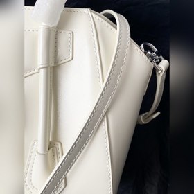 Givenchy Классическая сумка из кожи Antignoa Артикул 19901150 Из