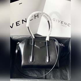 Givenchy Классическая сумка из кожи Antignoa Артикул 19901150 Из