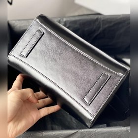 Givenchy Классическая сумка из кожи Antignoa Артикул 19901150 Из