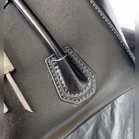 Givenchy Классическая сумка из кожи Antignoa Артикул 19901150 Из